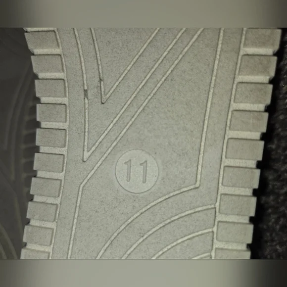 White Athletic Tennis Shoes, Memory Foam, Padded Ankle Collar, Size 11, New - Picture 9 of 12